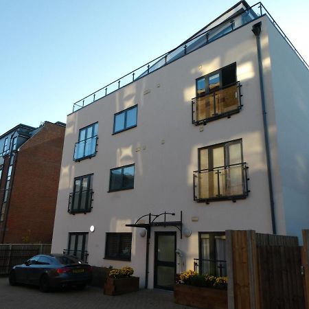 Riis Suites Camberley Exterior photo